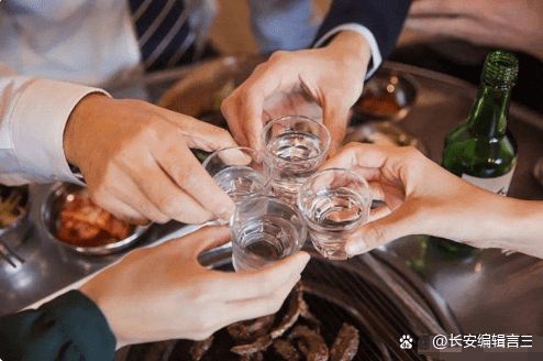 Cô vợ say xỉn bị hàng xóm hiếp dâm tập thể, biết chuyện người chồng kiên quyết làm một điều Ảnh 2