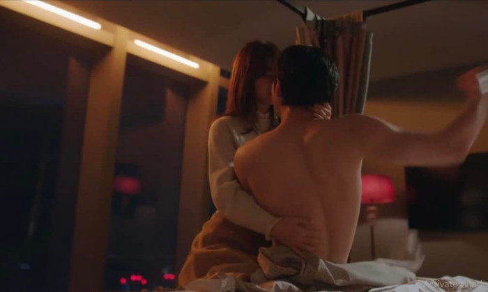 Cảnh nóng cuối tập 11.