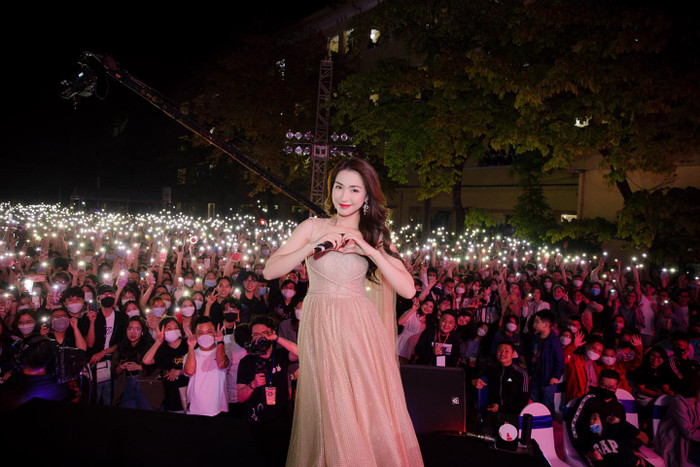 Đang biểu diễn cực sung, Hòa Minzy bỗng đòi tắt nhạc ngay lập tức: Chuyện gì vậy? Ảnh 7