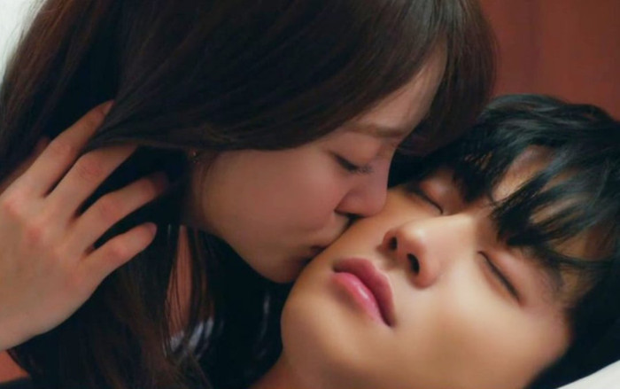 Hẹn Hò Chốn Công Sở tập 11: Ahn Hyo Seop bị Kim Se Jeong cưỡng hôn, bạo quá 'nàng bạch tuột' ơi! Ảnh 2