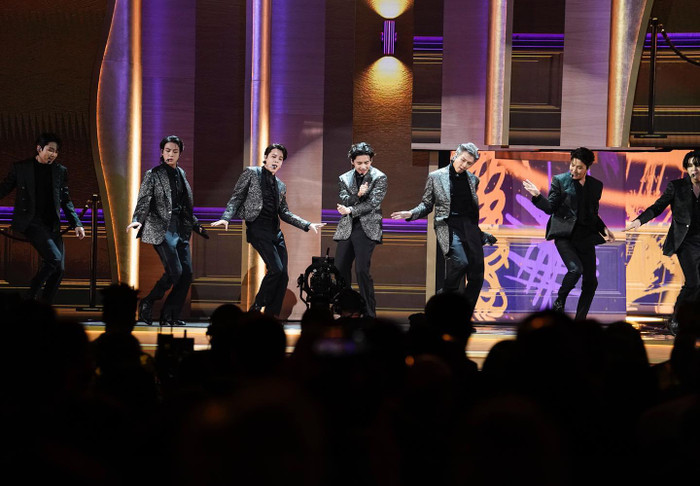 Phát ngôn của BTS khi một lần nữa vuột mất chiến thắng tại giải Grammy gây xôn xao.