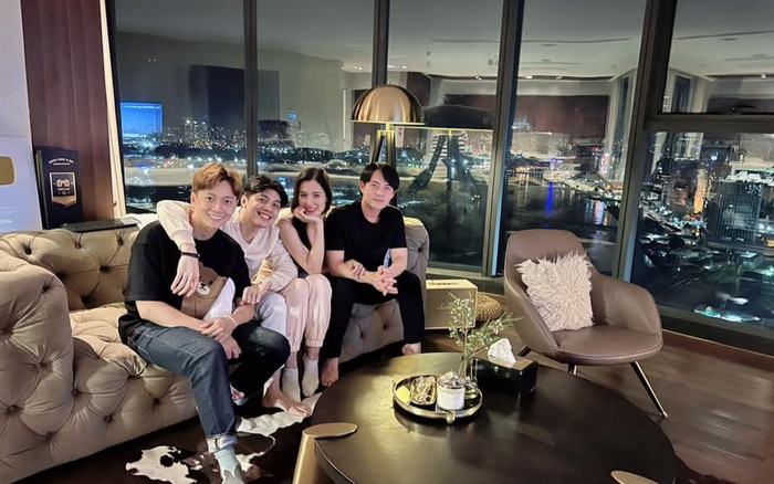 Đông Nhi và dàn bạn thân đình đám 14 năm tụ họp, vô tình khoe căn hộ 'sang xịn mịn' của Noo Phước Thịnh Ảnh 2