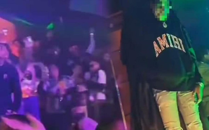 Kinh hoàng tang lễ của nam nghệ sĩ tại quán bar: Thi thể được đưa lên sân khấu xập xình tiếng nhạc? Ảnh 2