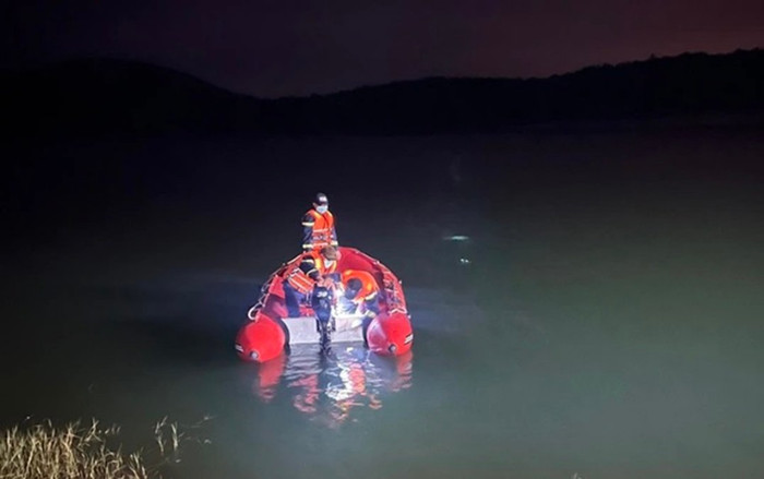 Để lại thư tuyệt mệnh, nam sinh lớp 9 nhảy hồ sâu tự tử Ảnh 2