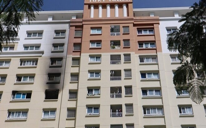 Sau tiếng cự cãi, căn hộ tầng 14 chung cư ở TP.HCM bất ngờ bốc cháy lúc rạng sáng Ảnh 2