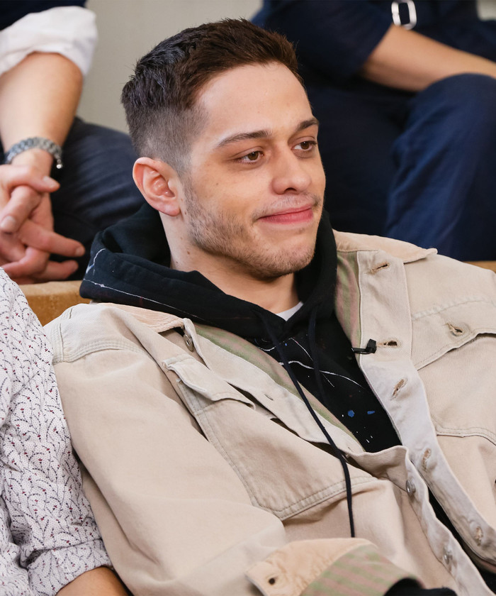 Pete Davidson sinh năm 1993, trước khi hẹn hò với người đẹp 'siêu vòng 3' anh chàng từng vướng vào ồn ào tình ái với dàn mỹ nhân nổi tiếng