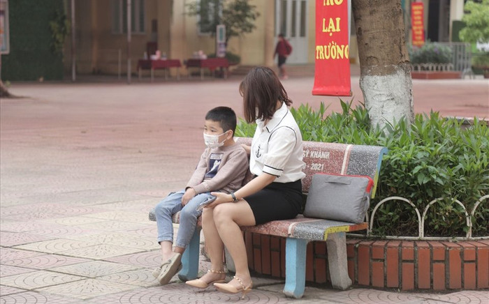 Một phụ huynh đưa con lớp 1 đến nhầm trường trong ngày đầu tiên đi học Ảnh 2