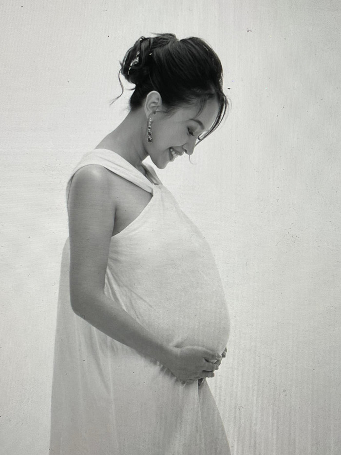 Sau đổ vỡ hôn nhân và làm mẹ đơn thân, cô đã tìm được bến đỗ hạnh phúc mới bên ông xã doanh nhân. 