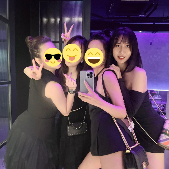 Hình ảnh xinh đẹp của Lynk Lee và bên cạnh chị em bạn dì được cô nàng đăng tải lên trang cá nhân