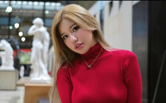 Vừa xin lỗi trên Facebook, cô gái Malaysia sang Instagram đăng ảnh gợi cảm khác chụp ở Hội An gây xôn xao Ảnh 2