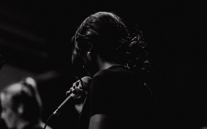 Hát bolero quá xuất sắc, một nữ ca sĩ được khuyên nên đi làm... ca sĩ! Ảnh 2