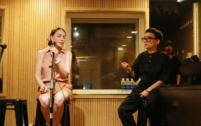 Hậu tin đồn hẹn hò, Phương Uyên xuất hiện bên Thanh Hà, hỗ trợ 'bạn gái' tập nhạc Ảnh 2