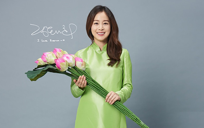 Sao ngoại xúng xính áo dài Việt: Jang Nara quá cute, Kim Tae Hee đẹp thuần khiết Ảnh 2