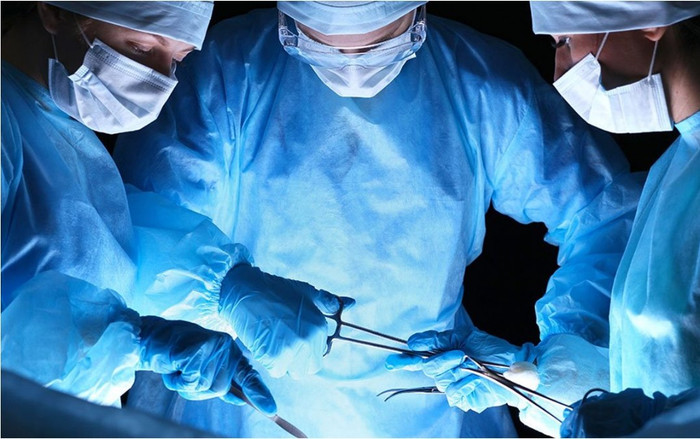 Nhai tóc suốt hơn một năm, bé gái được bác sĩ lôi ra từ trong bụng thứ 'khủng khiếp' Ảnh 2