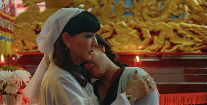 Đêm Tối Rực Rỡ: Chạm đến trái tim người xem bằng nội dung quá đời, phim hay nhưng còn đầy lỗi Ảnh 5