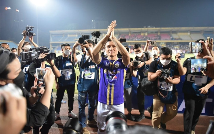 Quang Hải nghẹn ngào nói 'hẹn gặp lại' trong trận đấu chia tay CLB Hà Nội Ảnh 2