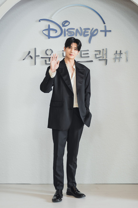 Park Hyung Sik.