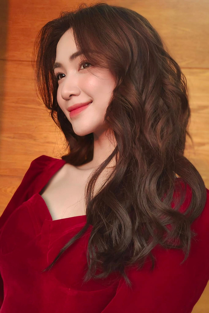 Sau khi chia tay với bạn trai cũ, Hòa Minzy đã nhanh chóng lấy lại nhịp sống và quay trở lại với guồng quay công việc