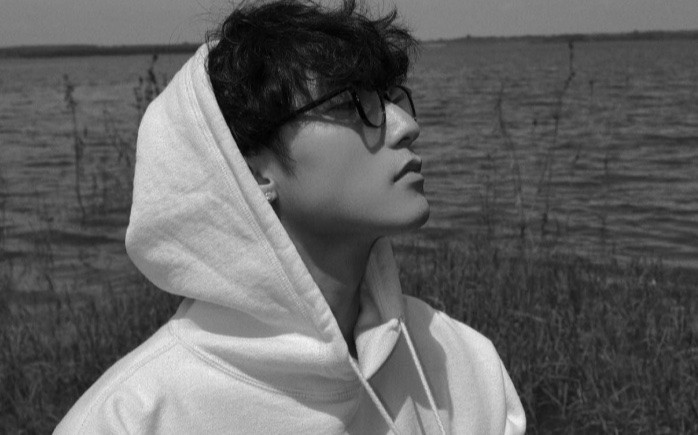 Không chỉ đồng loạt đổi avatar đen, Sơn Tùng còn làm điều chưa từng có trên Instagram Ảnh 2