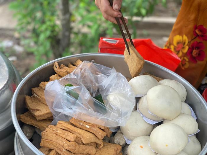 Lạ kì 'đậu hủ hấp rau răm': Món ăn dân giã mà gây nghiện! Ảnh 3