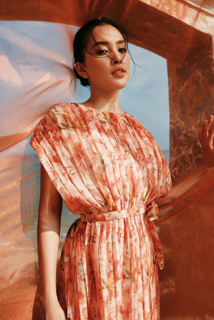 Hoa hậu Tiểu Vy 'đẹp muôn đời đẹp' thả dáng trước biển, ai mà không u mê với nhan sắc này? Ảnh 10