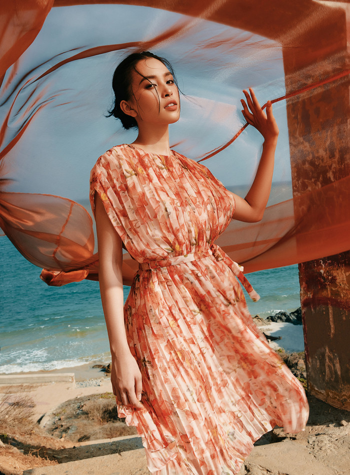 Hoa hậu Tiểu Vy 'đẹp muôn đời đẹp' thả dáng trước biển, ai mà không u mê với nhan sắc này? Ảnh 9