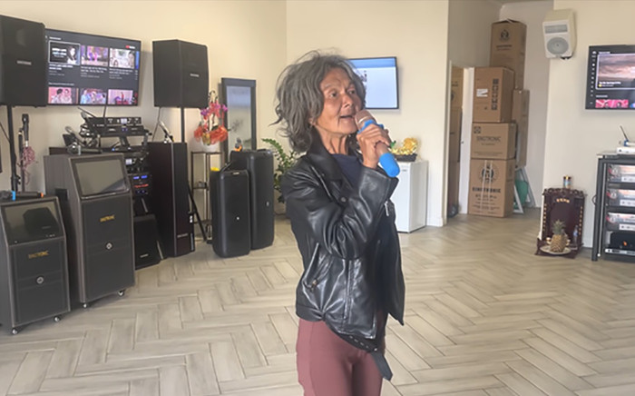 Ca sĩ Kim Ngân xuất hiện với vẻ ngoài tiều tụy, đầu bù tóc rối khiến fan xót xa Ảnh 2