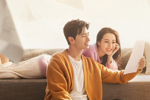 Từng là cặp đôi màn ảnh, Dương Dương và Địch Lệ Nhiệt Ba nay lại cạnh tranh trực tiếp với nhau.