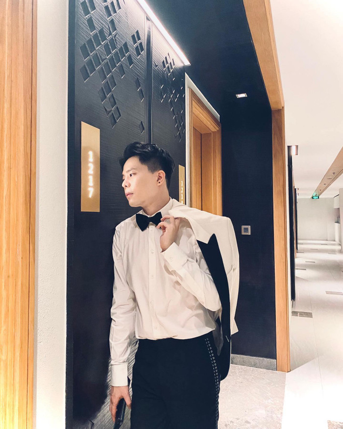 Khi gặp lại bạn cũ, Trịnh Thăng Bình không khỏi xúc động.