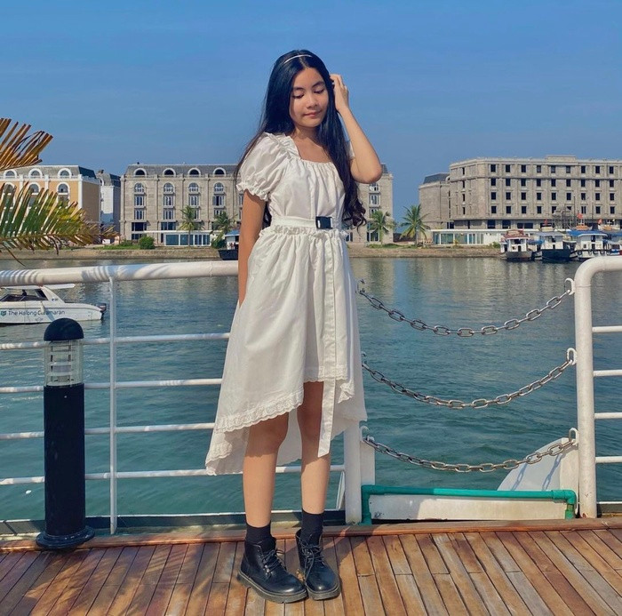 Con gái út nhà MC Quyền Linh cũng xinh không kém chị hai Lọ Lem, mới 14 tuổi đã ra dáng Hoa hậu Ảnh 7