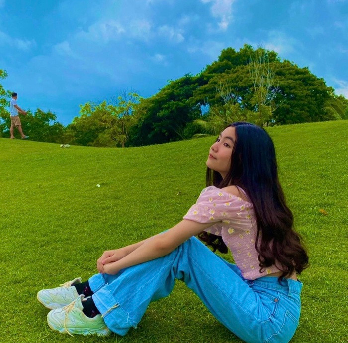 Con gái út nhà MC Quyền Linh cũng xinh không kém chị hai Lọ Lem, mới 14 tuổi đã ra dáng Hoa hậu Ảnh 6
