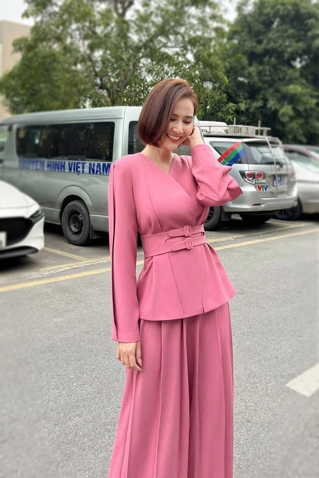 Huyền Lizzie nhận cơn mưa lời khen với tạo hình công sở trong Thương Ngày Nắng Về 2 Ảnh 9