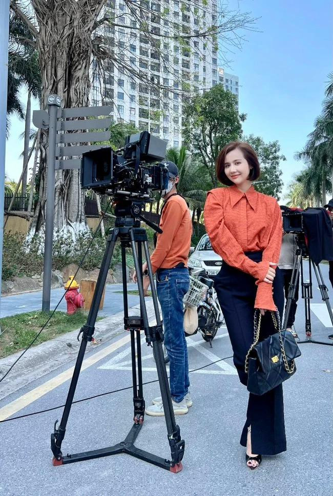Huyền Lizzie nhận cơn mưa lời khen với tạo hình công sở trong Thương Ngày Nắng Về 2 Ảnh 4
