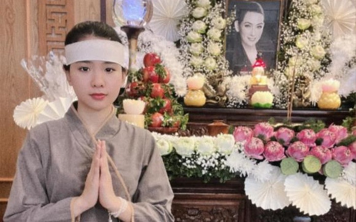 Con nuôi Phi Nhung nói lời xúc động trong ngày sinh nhật cố ca sĩ: 'Năm trước mẹ còn ôm hôn con...' Ảnh 2