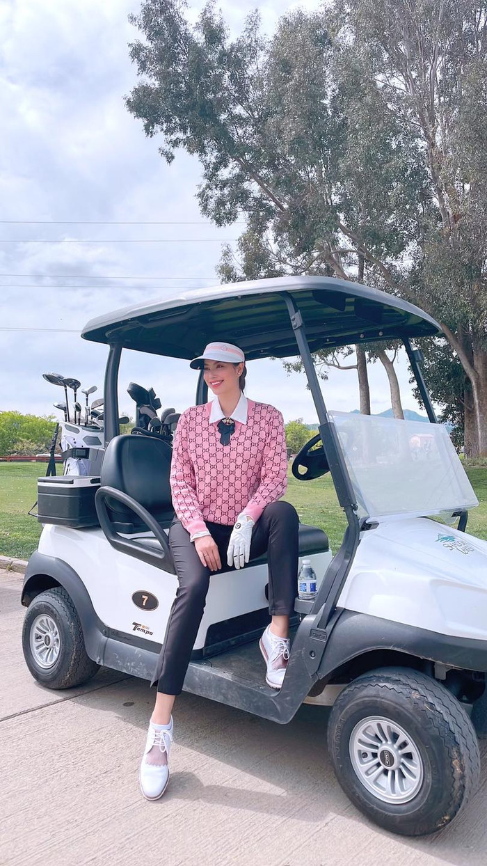 Phạm Hương 'bình dị' một cách rất hàng hiệu.