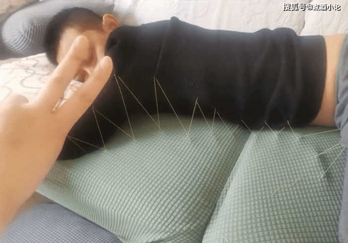 Nhiều người đã bày tỏ sự thán phục trước khả năng máy vá khéo léo của cô vợ. (Ảnh: Sohu)