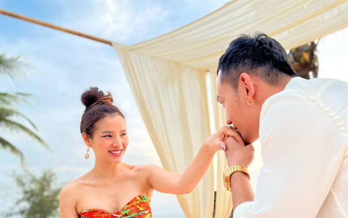 Hé lộ thiệp cưới sang trọng của Phương Trinh Jolie Ảnh 2