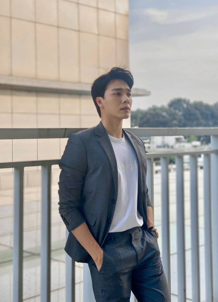 Gần đây nhất anh chàng đã sánh đôi cùng đàn chị Ninh Dương Lan Ngọc trong bộ phim 1900