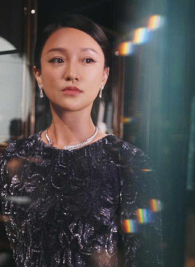 ... Nhưng thực ra Châu Tấn đã gần U50. 