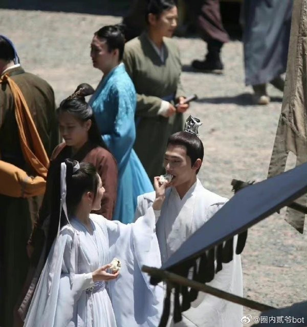 Triệu Lộ Tư bị tố bắt chước Địch Lệ Nhiệt Ba để xào couple với Dương Dương Ảnh 4