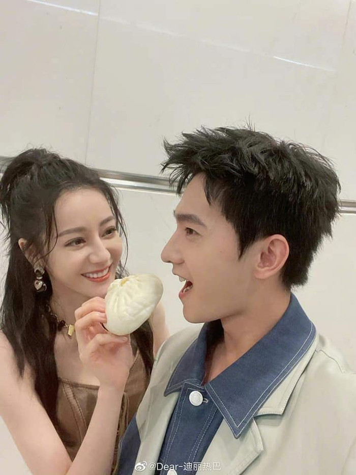 Triệu Lộ Tư bị tố bắt chước Địch Lệ Nhiệt Ba để xào couple với Dương Dương Ảnh 5