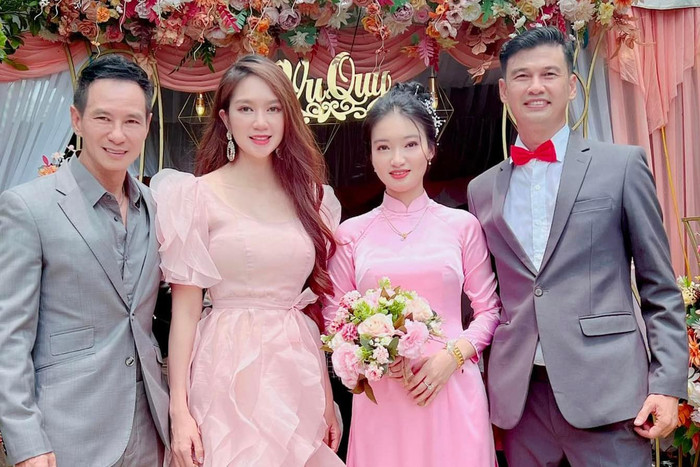 Tiết Cương lên xe hoa ở tuổi 49, nhắn gửi tới bà xã: 'Cô dâu chính là người đẹp ngủ trong rừng của tôi' Ảnh 5