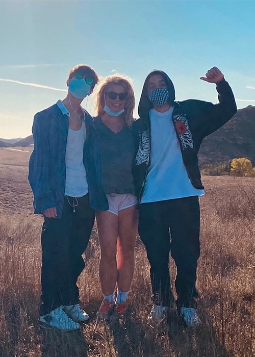 2 cậu con trai lớn của công chúa nhạc Pop.