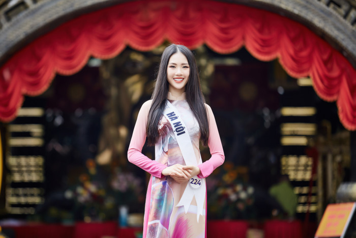 Lê Hoàng Phương - Hương Ly - Bảo Ngọc đọ sắc với áo dài nền nã Ảnh 13