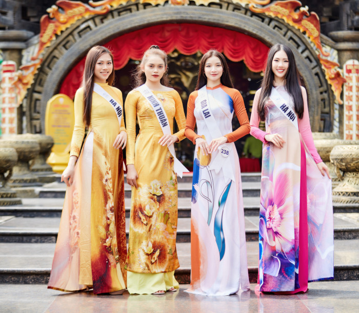 Lê Hoàng Phương - Hương Ly - Bảo Ngọc đọ sắc với áo dài nền nã Ảnh 4