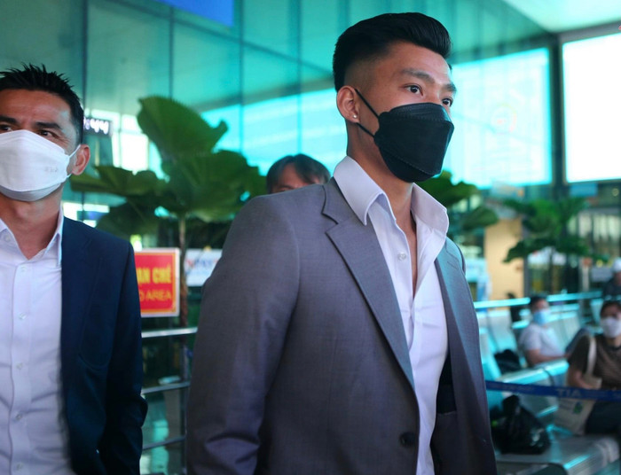 Dàn sao HAGL của bầu Đức dự AFC Champions League 2022 làm náo nhiệt sân bay Ảnh 4