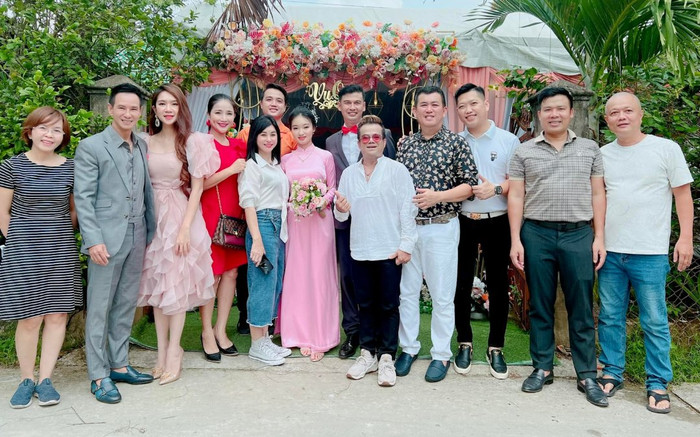 Những sao Việt lấy vợ ở độ tuổi U50, nể nhất phải kể đến Tiết Cương Ảnh 2