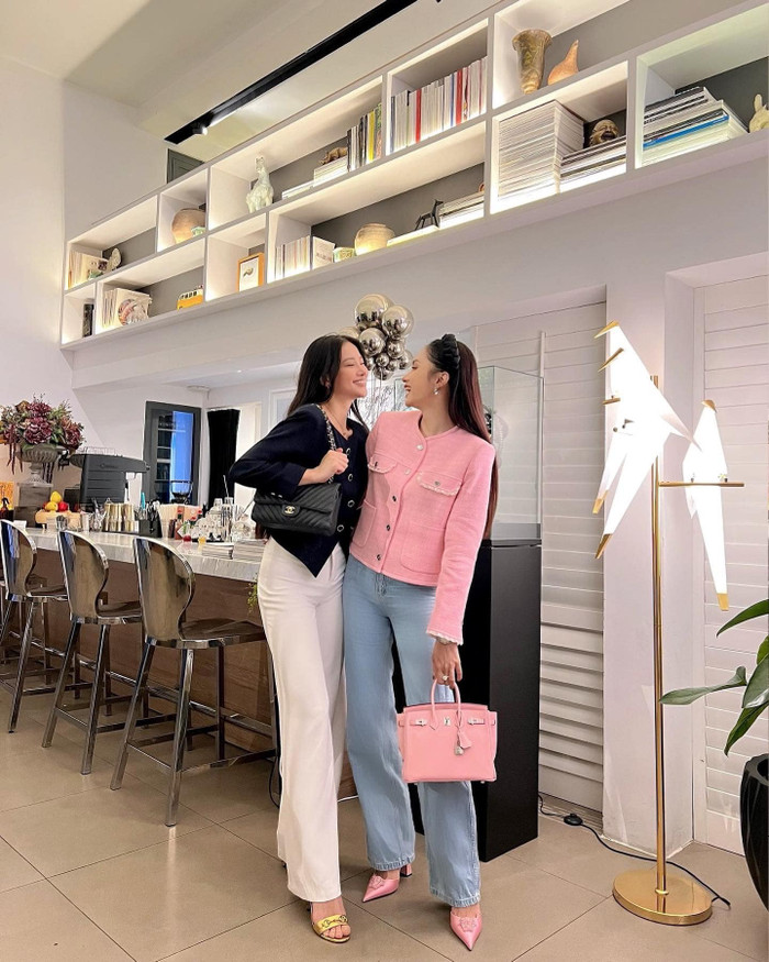 Khi đọ sắc với hoa hậu Phương Khánh người đẹp cũng không hề lép vế