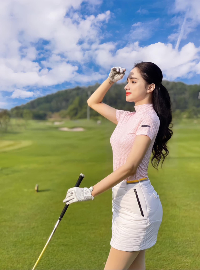 Tuy nhiên không phải là golf, vì từ khi bắt đầu hẹn hò với Matt Liu Hương Giang đã thể hiện sự đam mê dành cho bộ môn quý tộc