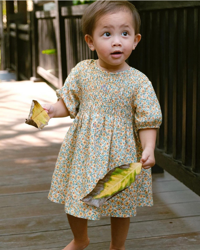 Biểu cảm ngơ ngác đã làm nên thương hiệu của cô bé.